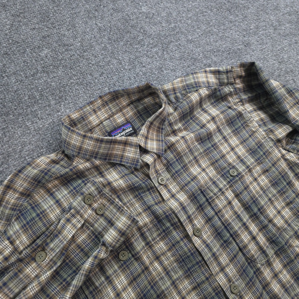 Patagonia Shirt Mens M Tan Plaid Organic Cotton Button Up Hiking Camp Outdoors